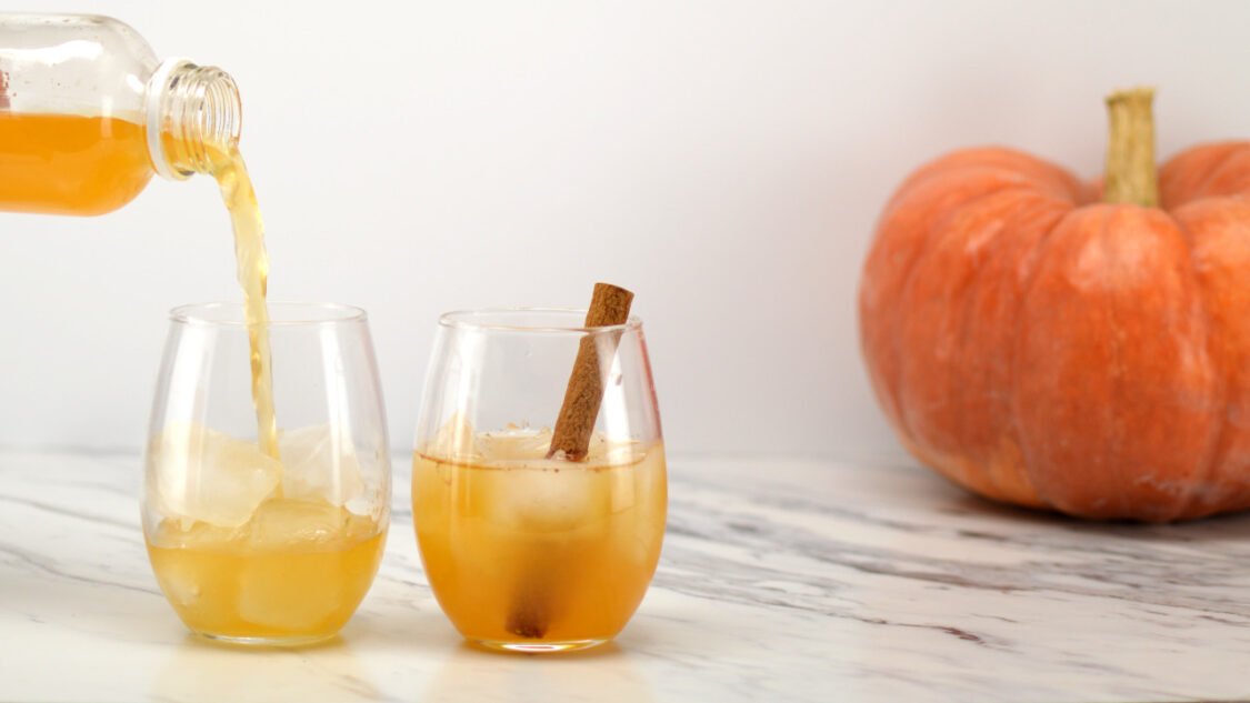 pouring pumpkin pie kombucha